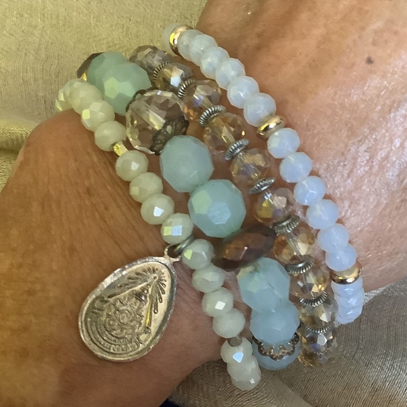 Mix of 4 bracelets - Picture 4 of 4